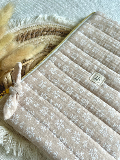 (En stock) Grande Pochette plate matelassée Feuilles d'hivers Beige