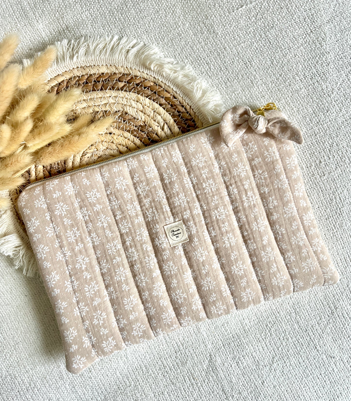 (En stock) Grande Pochette plate matelassée Feuilles d'hivers Beige